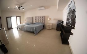 21 Suite With Jacuzzi A Shared Pool